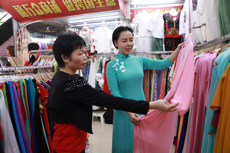 鹿城区服装店选购指南：时尚与实惠兼得